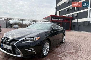 Седан Lexus ES 2015 в Рівному