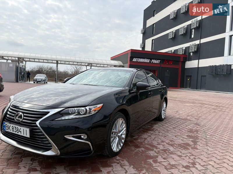 Седан Lexus ES 2015 в Рівному
