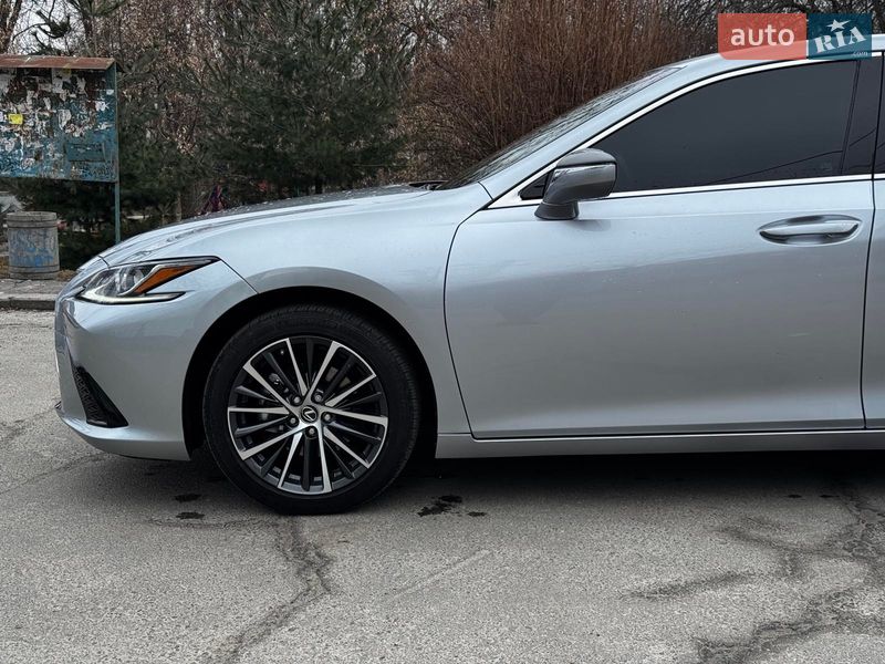 Седан Lexus ES 2023 в Киеве