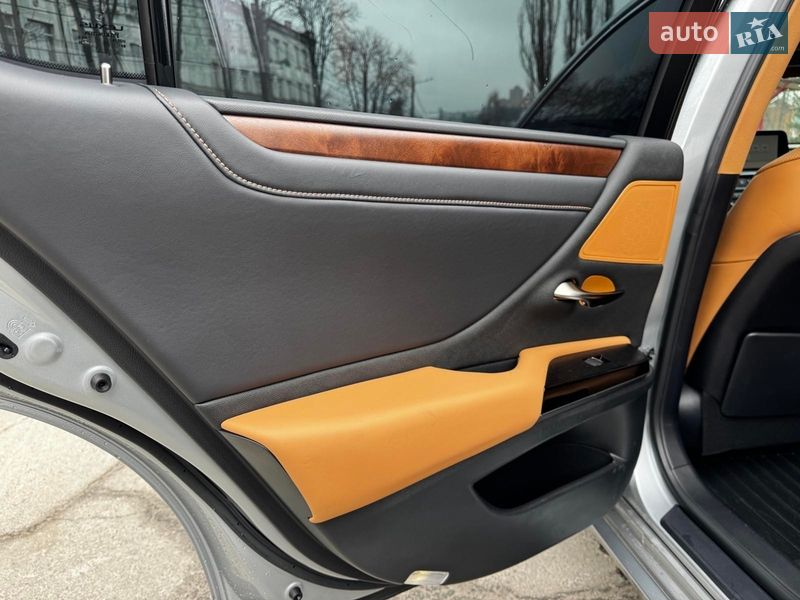 Седан Lexus ES 2023 в Киеве