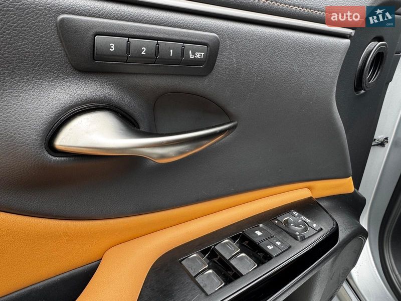 Седан Lexus ES 2023 в Киеве