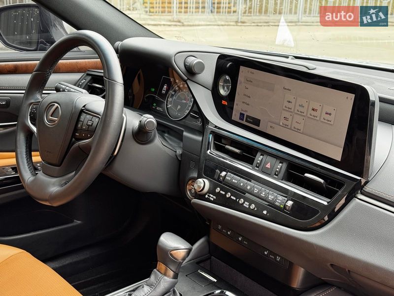 Седан Lexus ES 2023 в Киеве