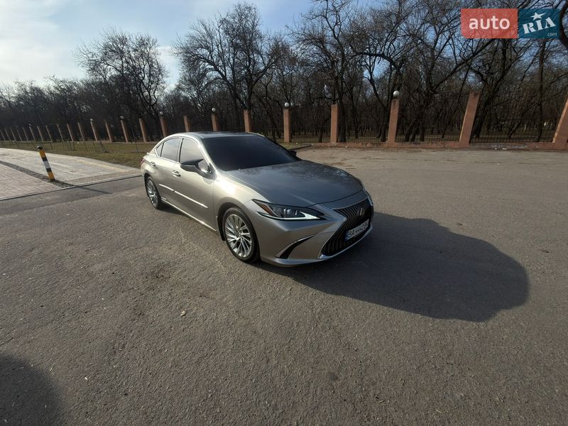 Седан Lexus ES 2018 в Кропивницком