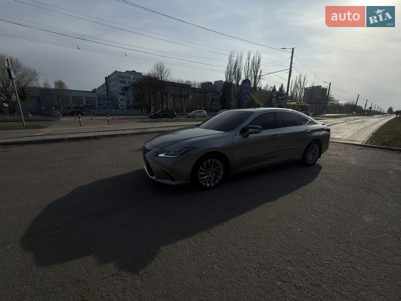 Седан Lexus ES 2018 в Кропивницком