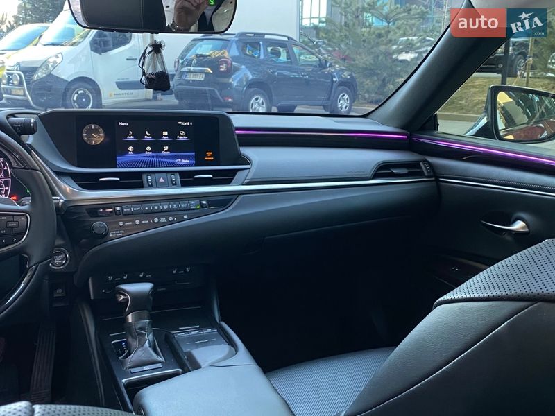 Седан Lexus ES 2019 в Киеве