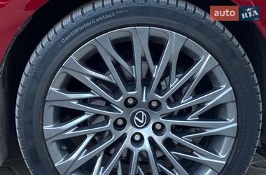 Седан Lexus ES 2019 в Киеве