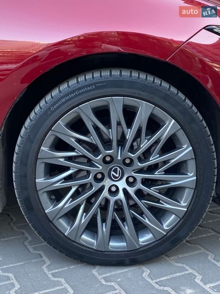 Седан Lexus ES 2019 в Киеве