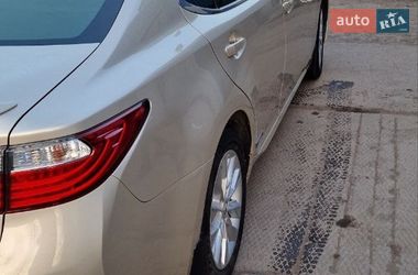 Седан Lexus ES 2015 в Кривом Роге
