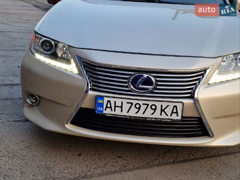 Седан Lexus ES 2015 в Кривом Роге