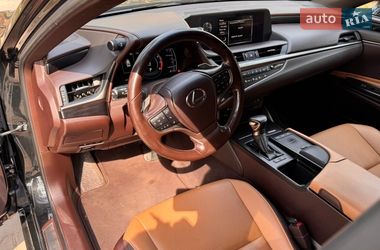 Седан Lexus ES 2020 в Новояворовске