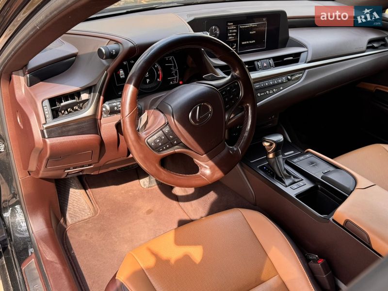 Седан Lexus ES 2020 в Новояворовске