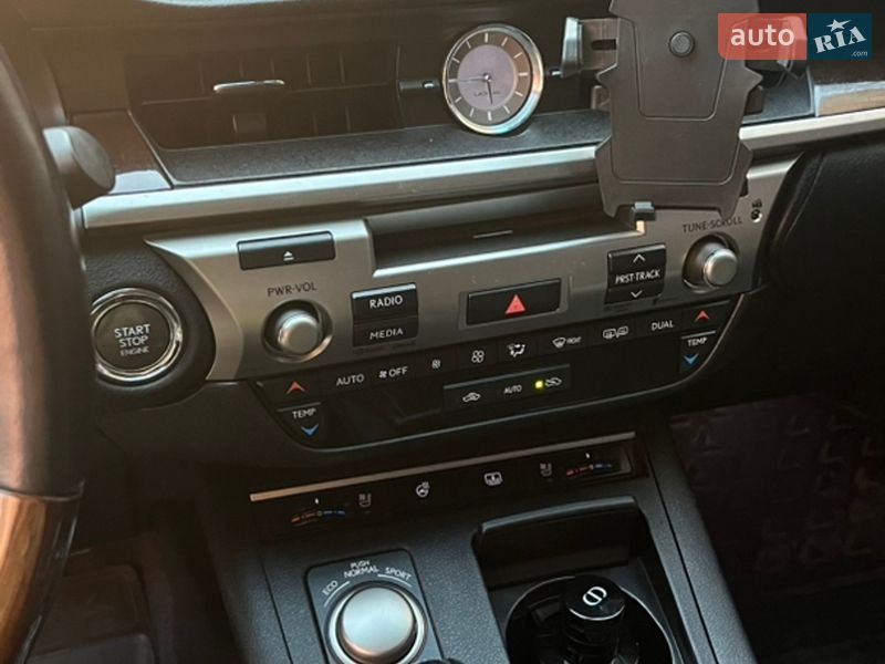 Седан Lexus ES 2013 в Чернігові