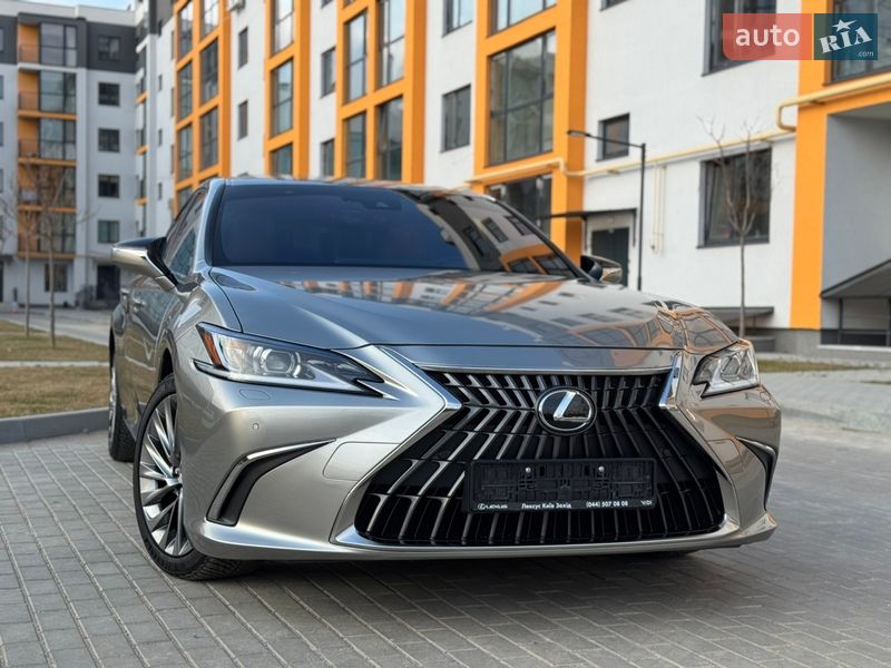 Седан Lexus ES 2023 в Виннице