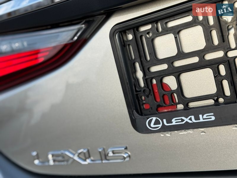Седан Lexus ES 2023 в Виннице
