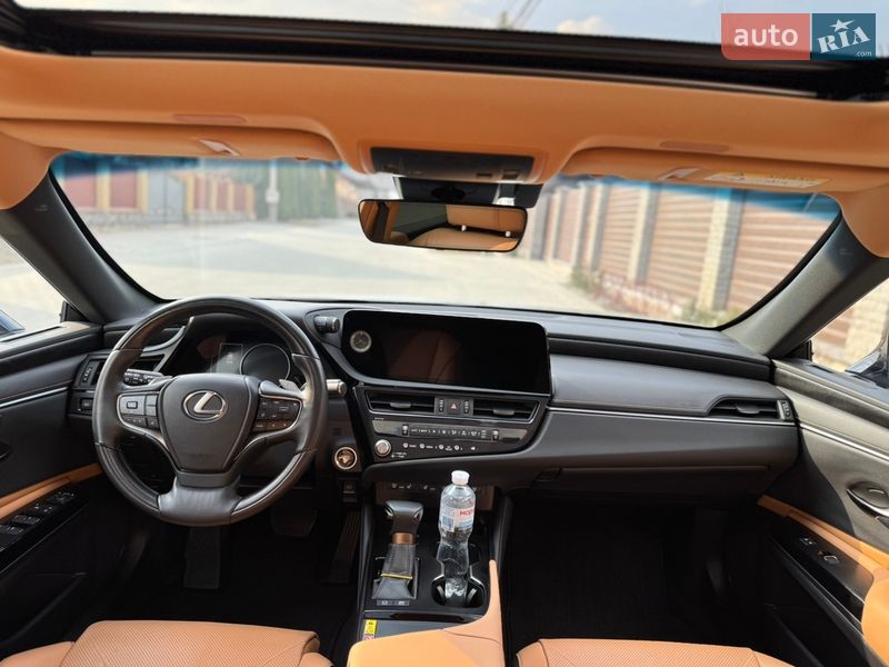 Седан Lexus ES 2023 в Виннице
