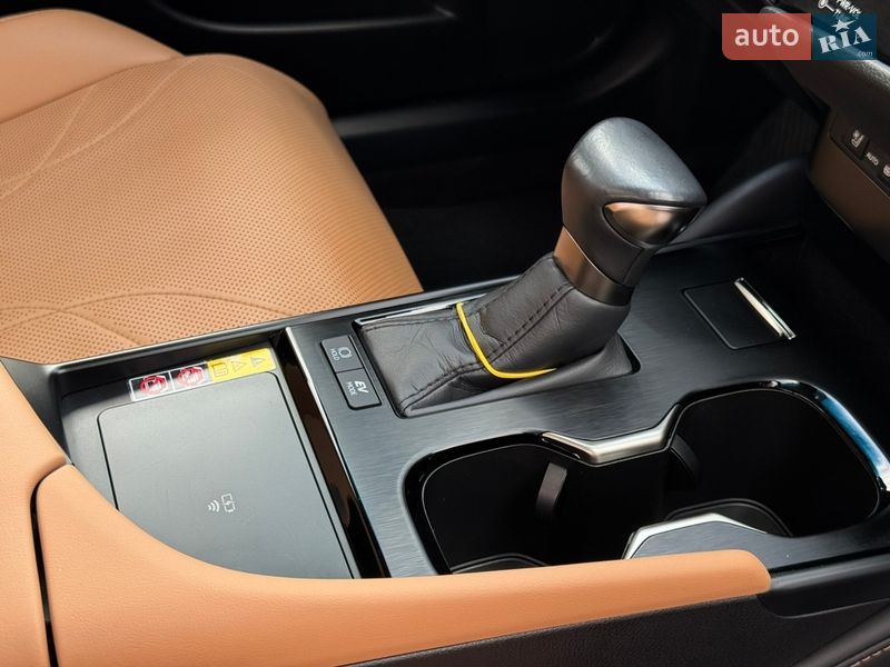 Седан Lexus ES 2023 в Виннице