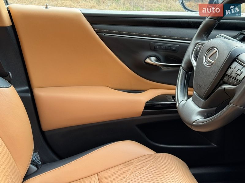 Седан Lexus ES 2023 в Виннице