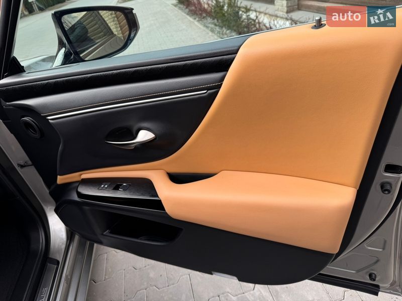 Седан Lexus ES 2023 в Виннице