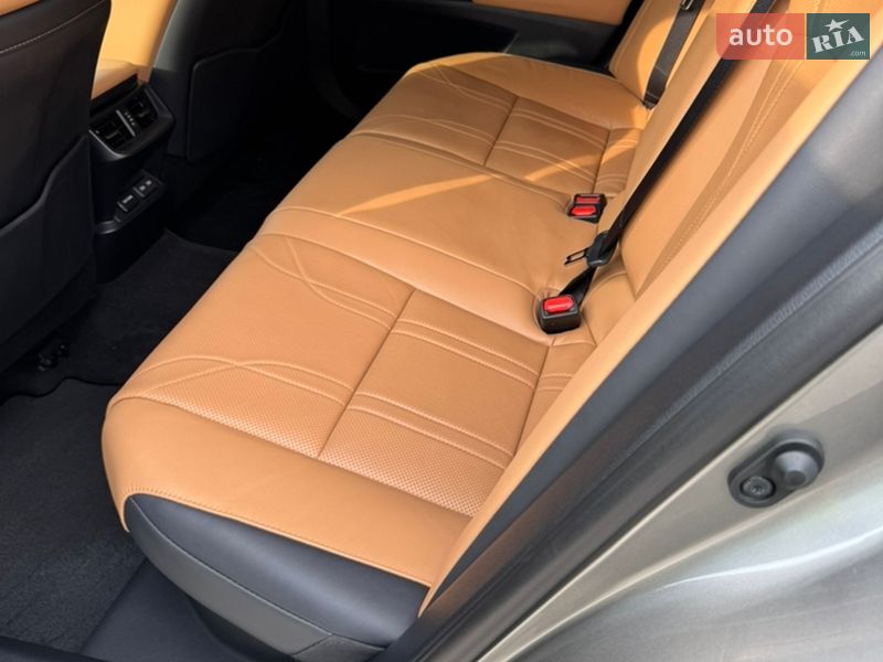 Седан Lexus ES 2023 в Виннице