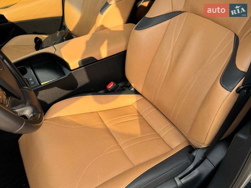 Седан Lexus ES 2023 в Виннице