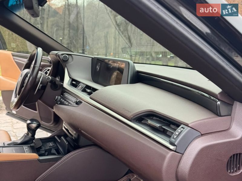 Седан Lexus ES 2018 в Києві фото 49 Седан Lexus ES 2018 в Києві
