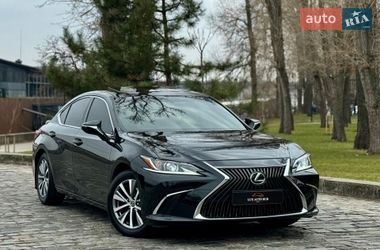Седан Lexus ES 2018 в Киеве