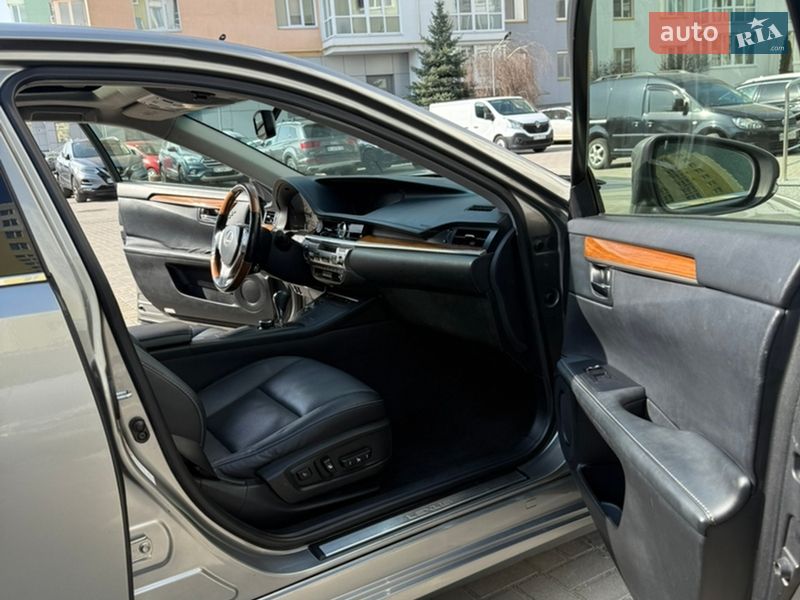 Седан Lexus ES 2015 в Львові фото 24 Седан Lexus ES 2015 в Львові