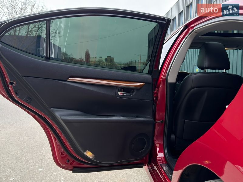 Седан Lexus ES 2014 в Києві