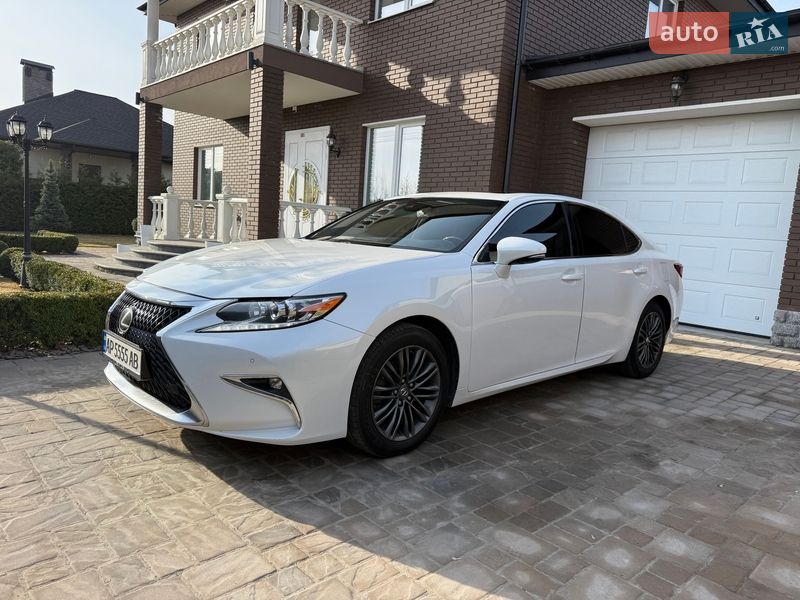 Седан Lexus ES 2018 в Киеве