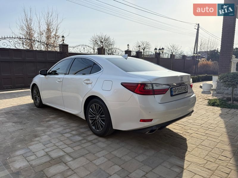 Седан Lexus ES 2018 в Киеве