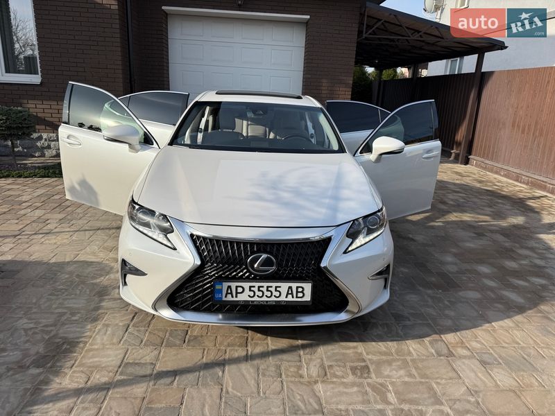 Седан Lexus ES 2018 в Киеве