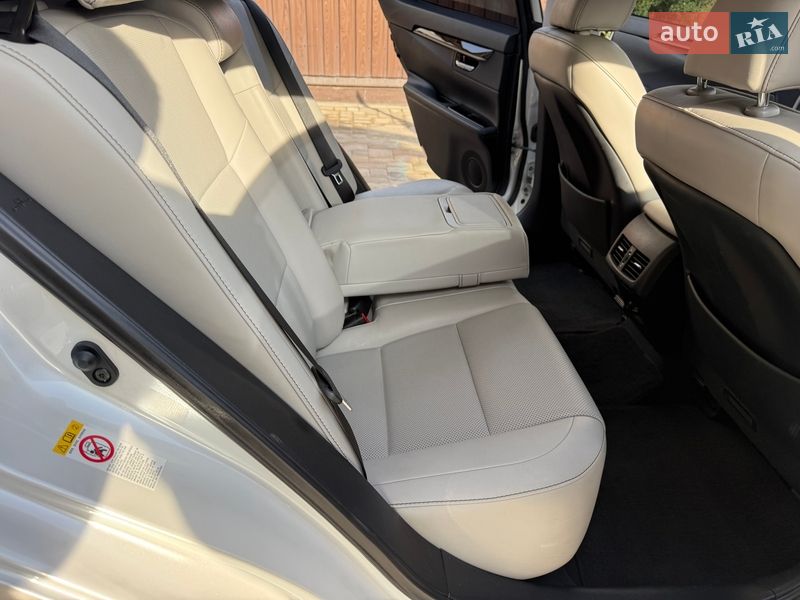 Седан Lexus ES 2018 в Киеве