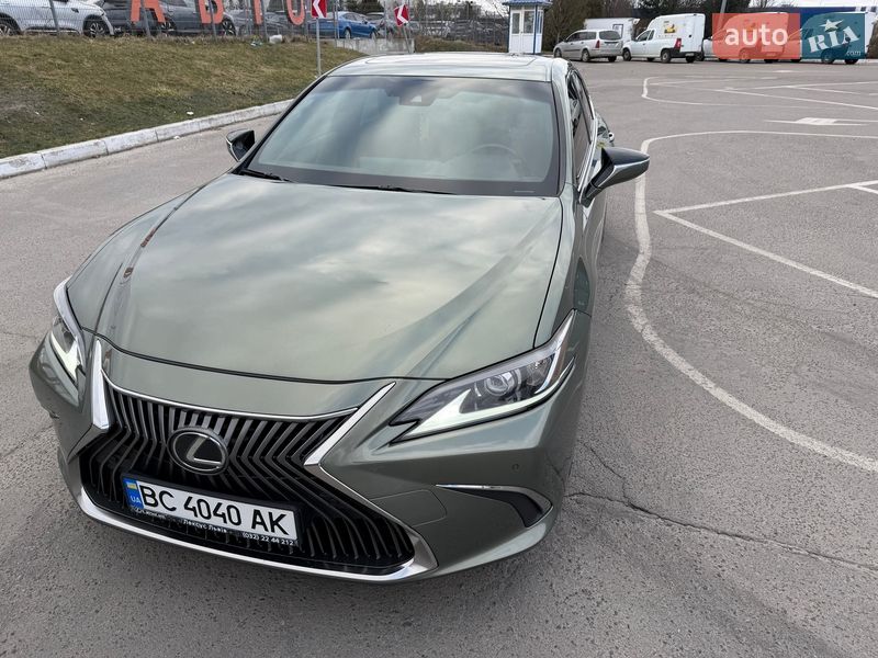Седан Lexus ES 2020 в Львові Седан Lexus ES 2020 в Львові