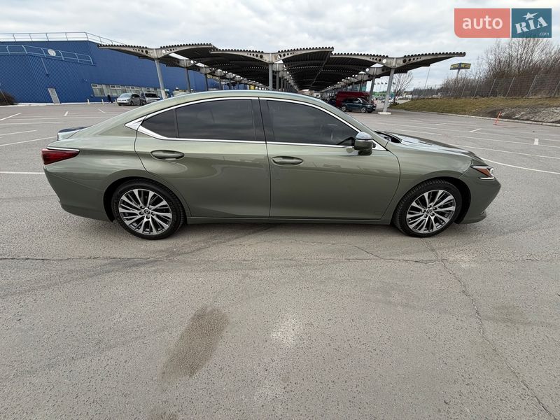 Седан Lexus ES 2020 в Львові