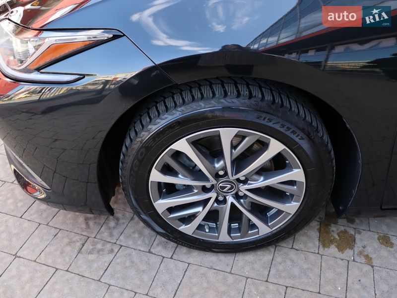 Седан Lexus ES 2022 в Львове