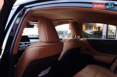 Седан Lexus ES 2022 в Львове