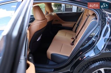Седан Lexus ES 2022 в Львове