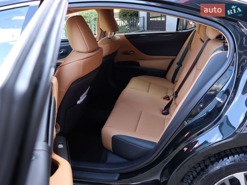 Седан Lexus ES 2022 в Львове