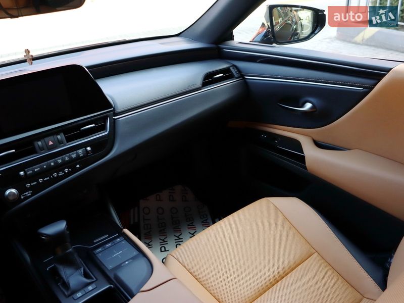 Седан Lexus ES 2022 в Львове