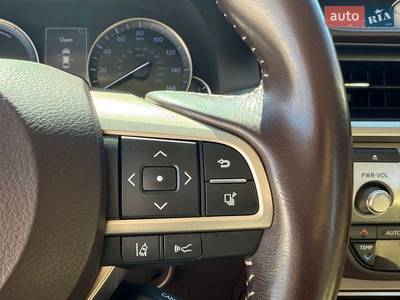 Седан Lexus ES 2016 в Львове