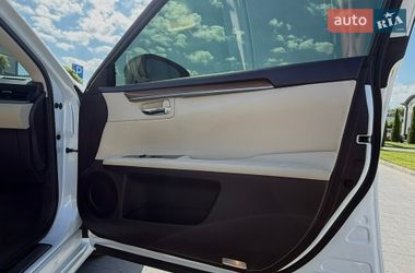 Седан Lexus ES 2016 в Львове