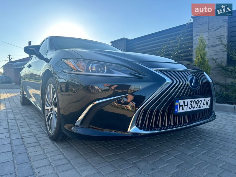 Lexus ES 2020