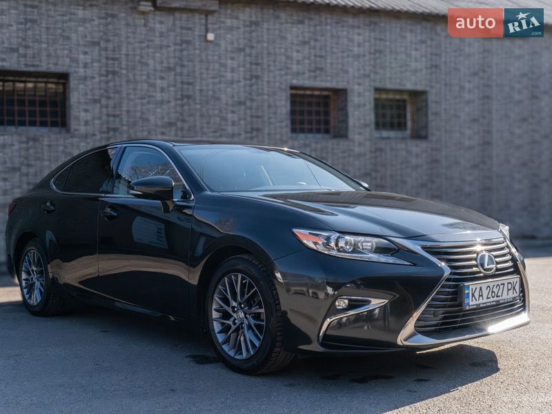 Седан Lexus ES 2018 в Киеве