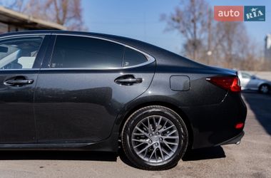 Седан Lexus ES 2018 в Киеве
