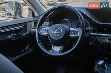 Седан Lexus ES 2018 в Киеве