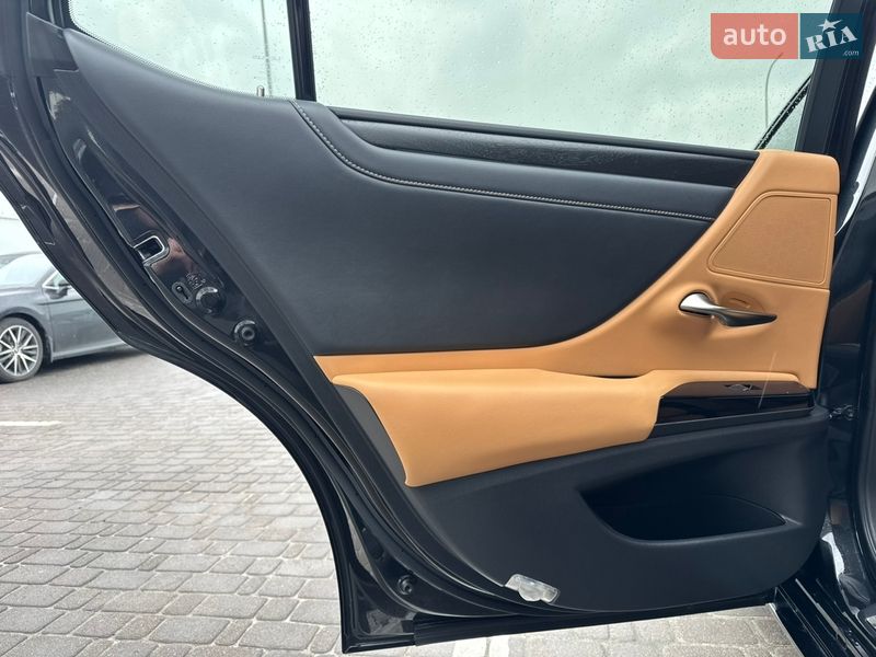 Седан Lexus ES 2022 в Киеве