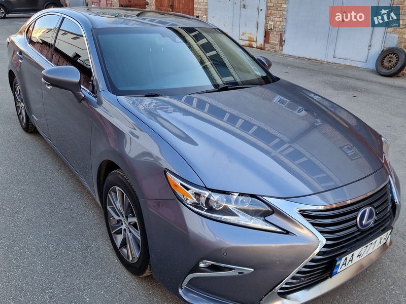 Седан Lexus ES 2015 в Киеве