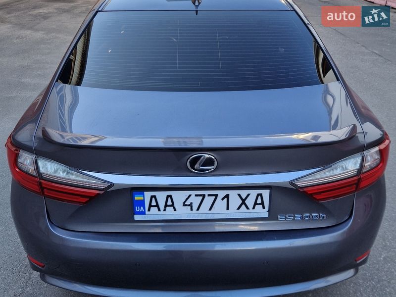 Седан Lexus ES 2015 в Киеве