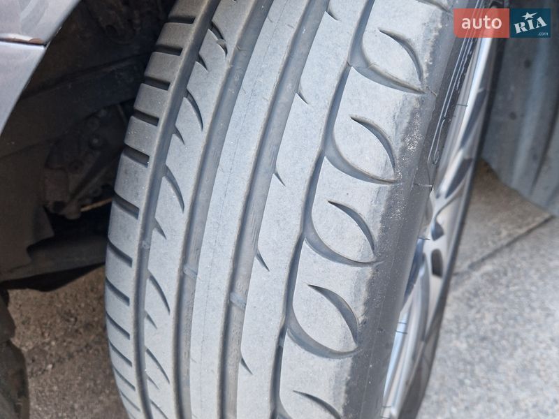 Седан Lexus ES 2015 в Киеве