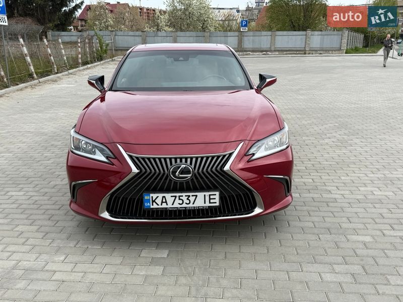 Седан Lexus ES 2020 в Ужгороде